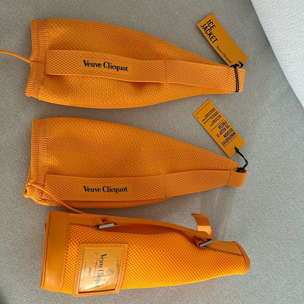 Veuve Clicquot sleeve carrier/bag